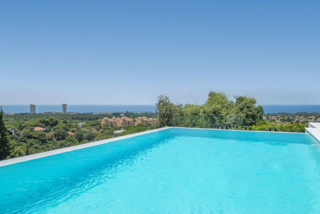 Detached Villa Elviria Málaga - image 25