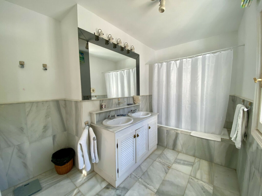 Detached Villa Benahavís Málaga - image 26