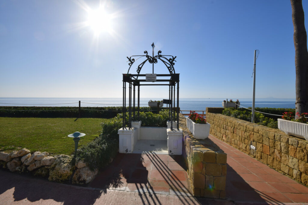 Middle Floor Apartment Estepona Málaga - image 27