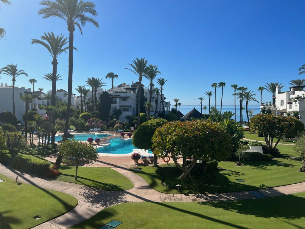Middle Floor Apartment Estepona Málaga - image 29