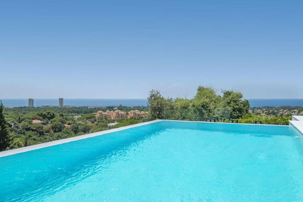 Detached Villa Elviria Málaga - image 28