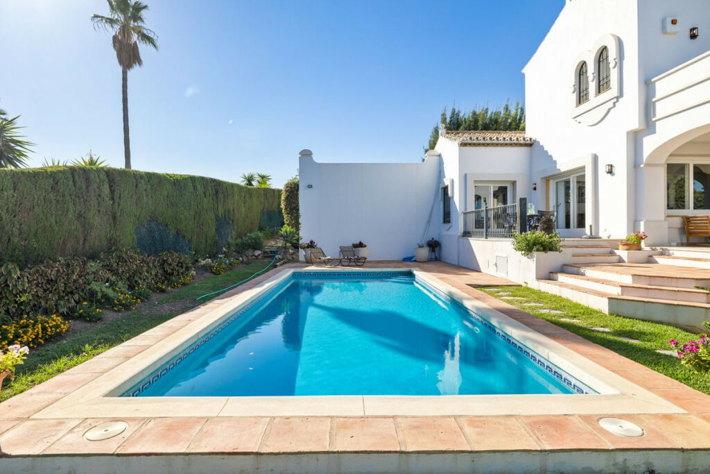 Detached Villa Benahavís Málaga - image 3