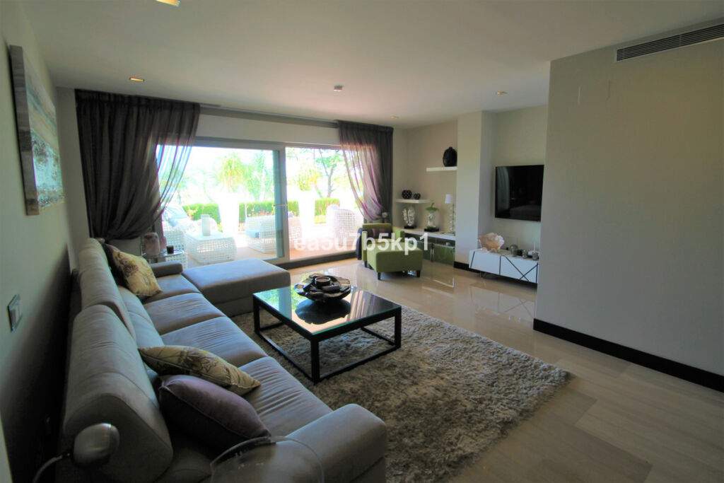 Ground Floor Apartment Benahavís Málaga - image 3