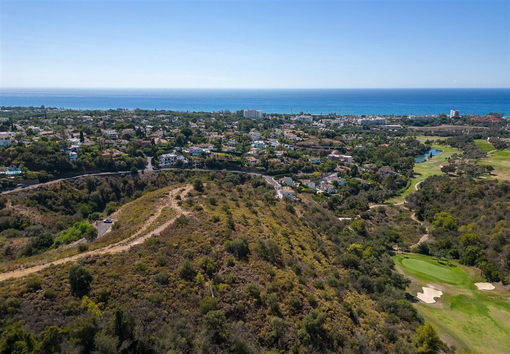 Residential Plot El Rosario Málaga - image 3