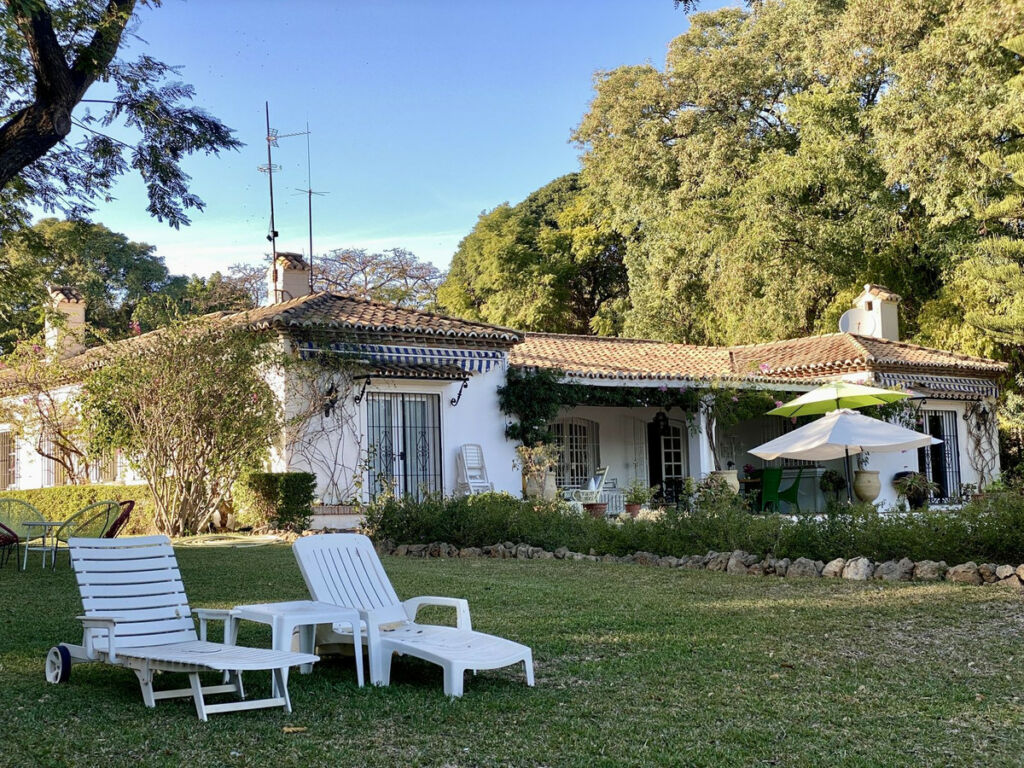 Detached Villa Benahavís Málaga - image 3