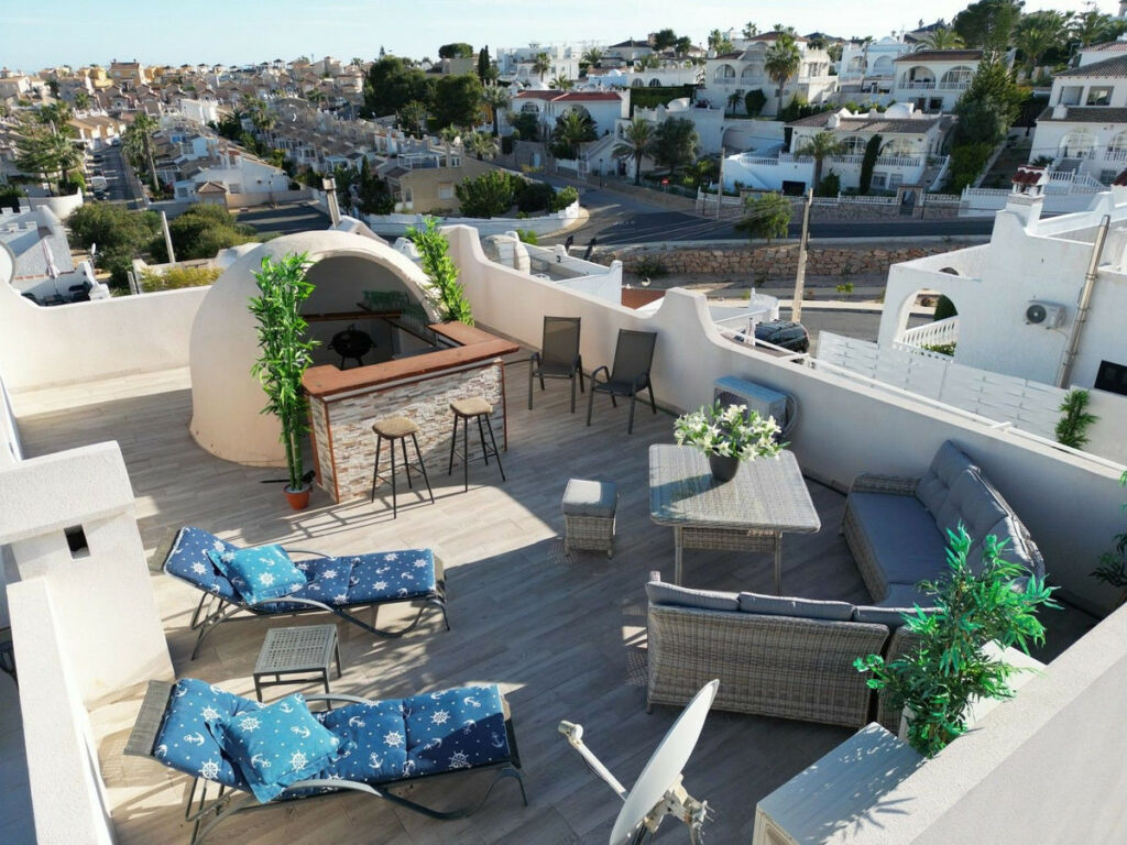 Detached Villa Villamartin Alicante - image 3