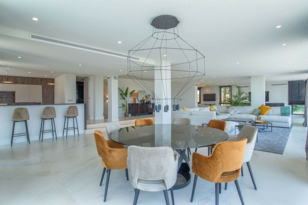 Detached Villa Elviria Málaga - image 3