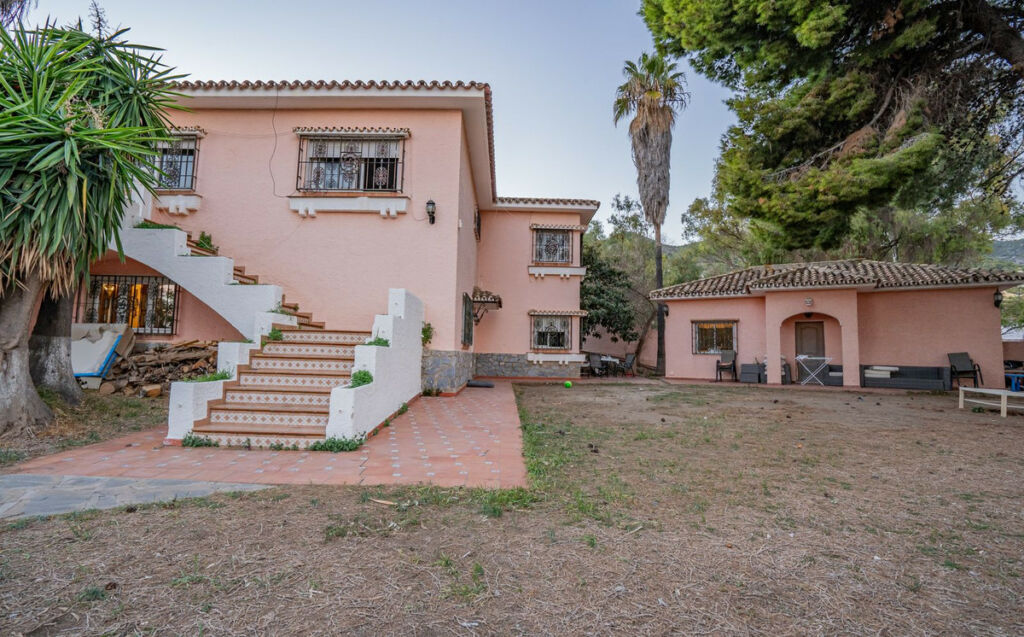 Detached Villa Benalmadena Pueblo Málaga - image 3