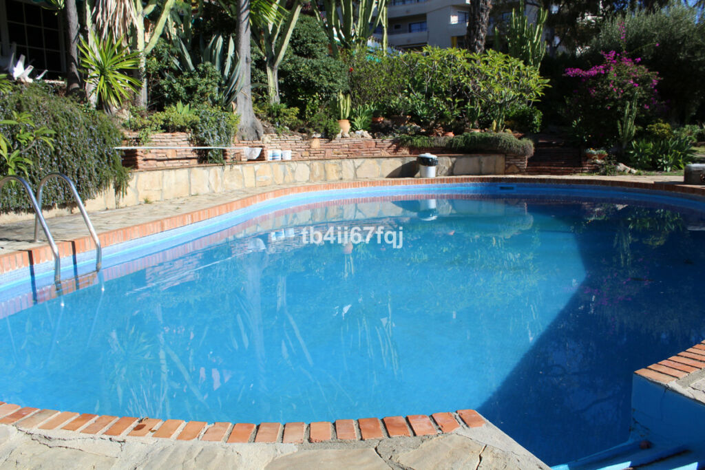 Detached Villa Atalaya Málaga - image 3