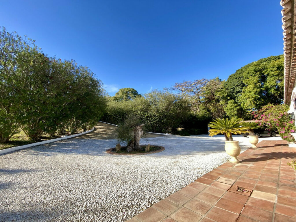 Detached Villa Benahavís Málaga - image 30