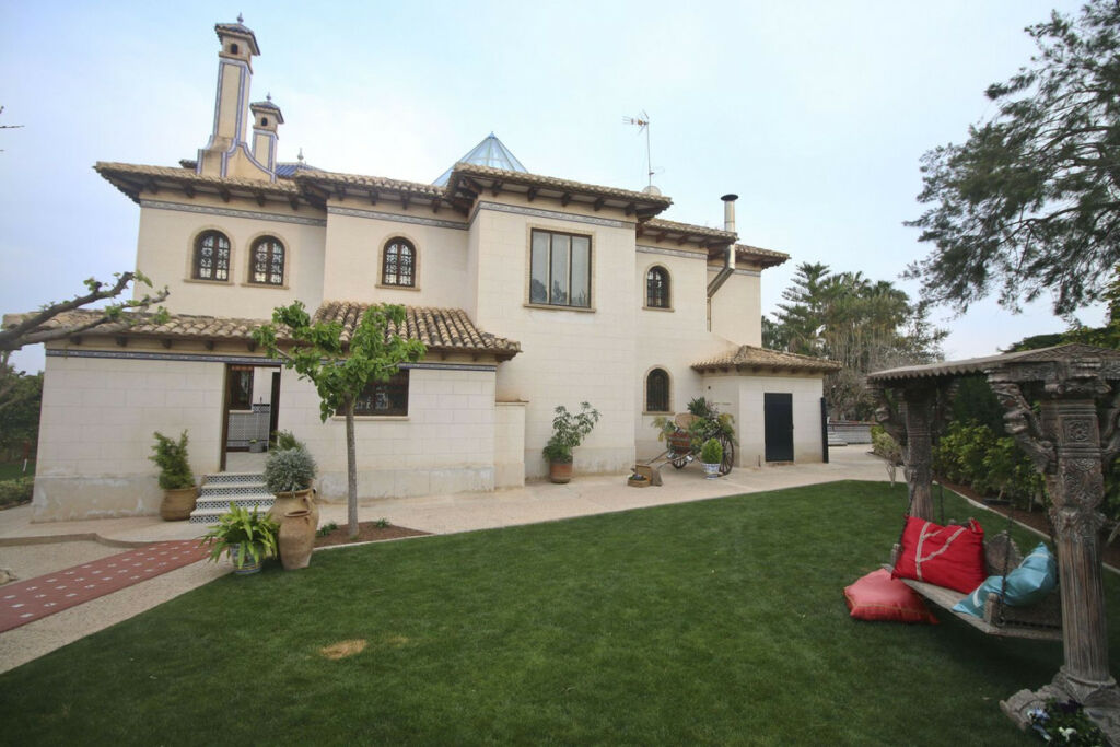 Detached Villa Villamartin Alicante - image 30