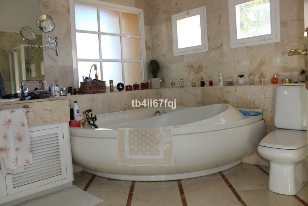 Detached Villa Atalaya Málaga - image 32