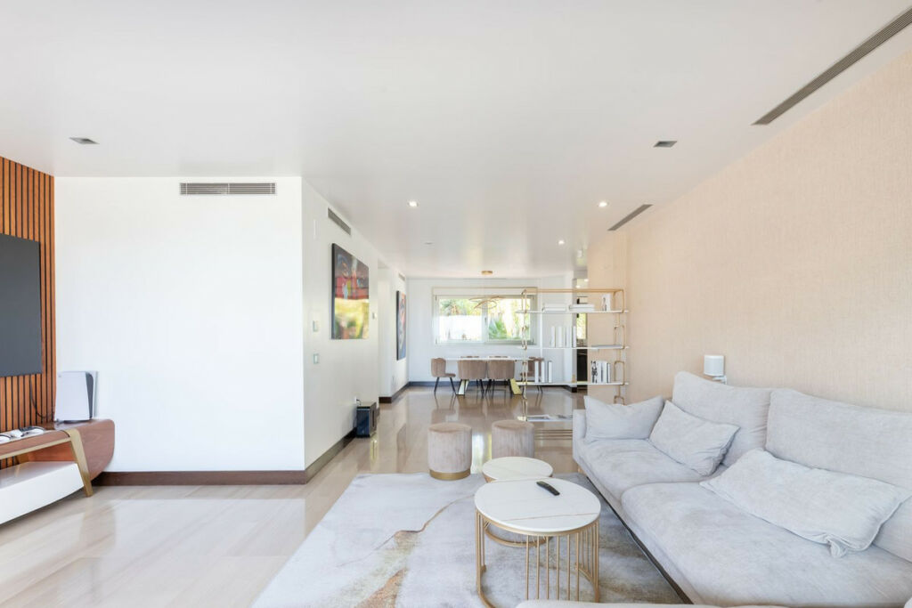 Middle Floor Apartment Benahavís Málaga - image 4