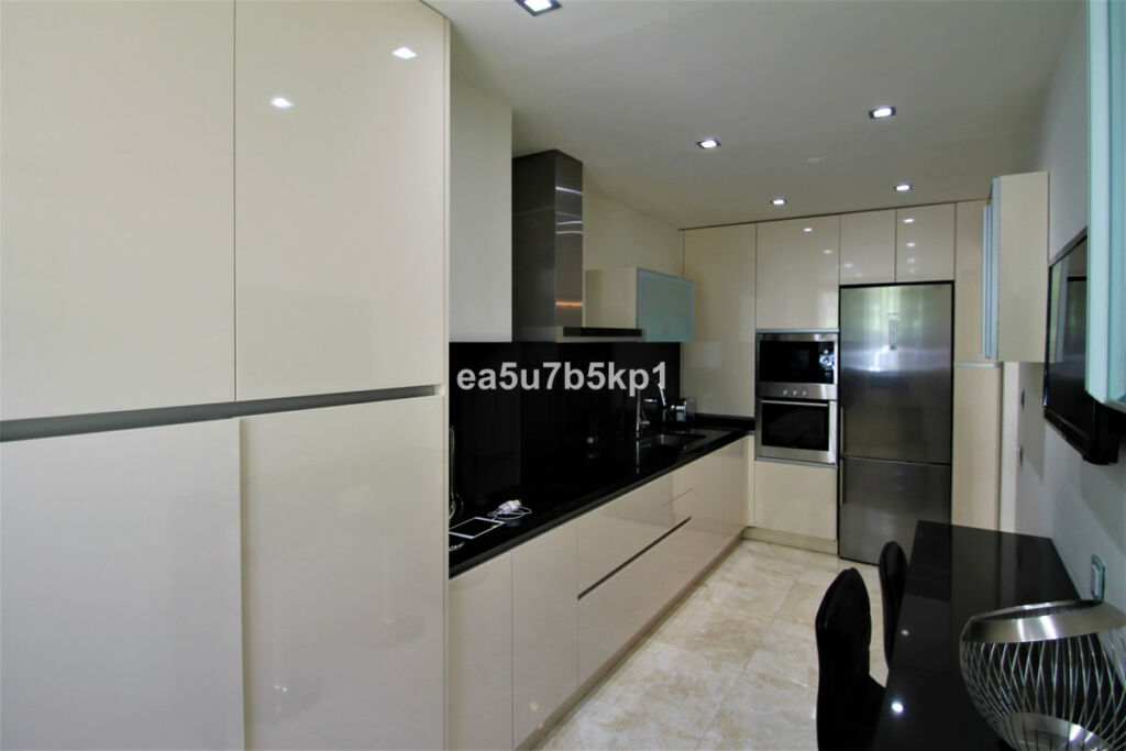 Ground Floor Apartment Benahavís Málaga - image 4