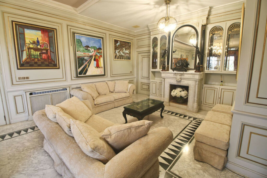 Detached Villa Villamartin Alicante - image 4