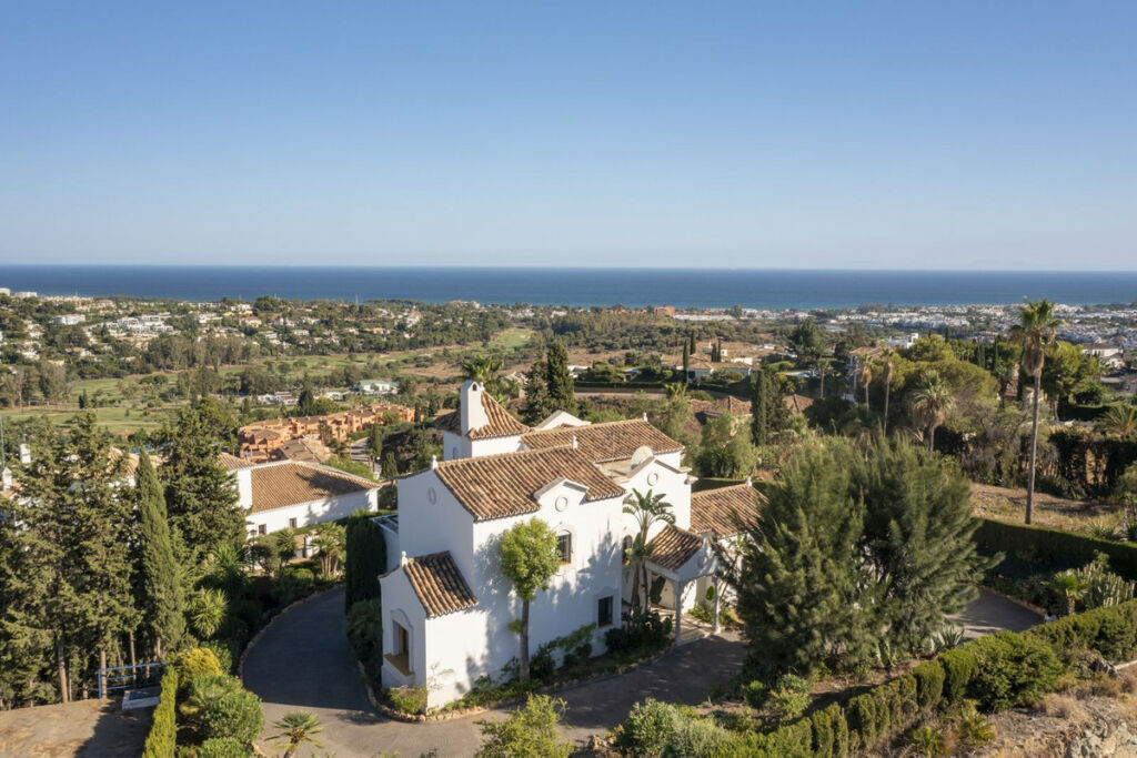 Detached Villa Benahavís Málaga - image 4