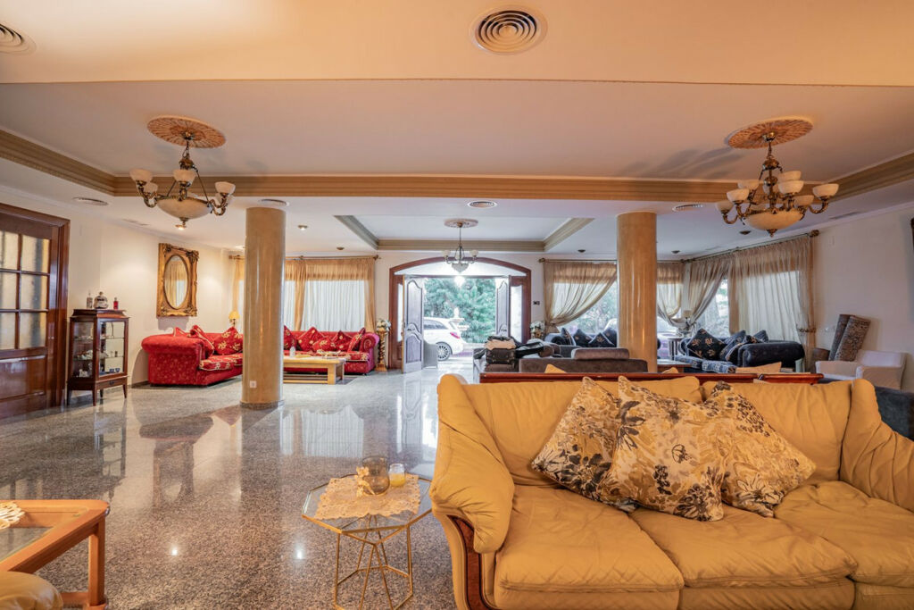 Detached Villa Benalmadena Pueblo Málaga - image 4