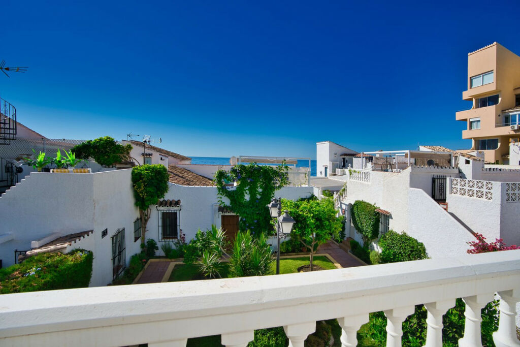 Semi-Detached House Estepona Málaga - image 5