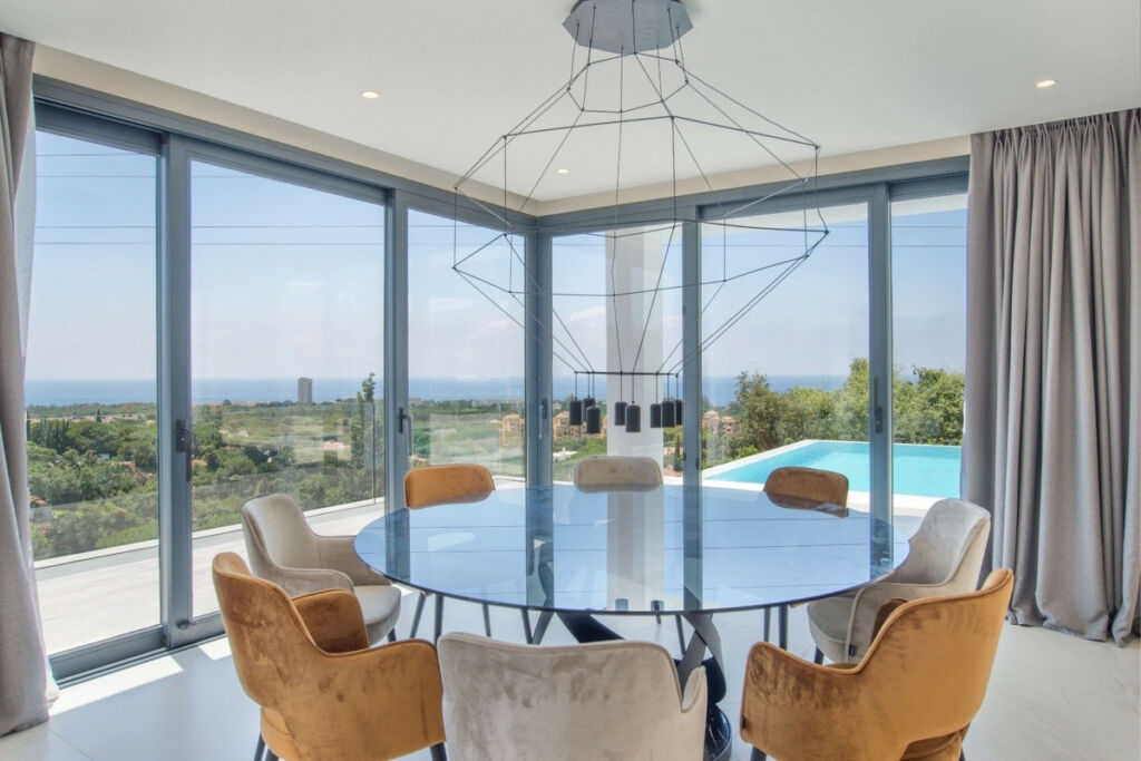 Detached Villa Elviria Málaga - image 4