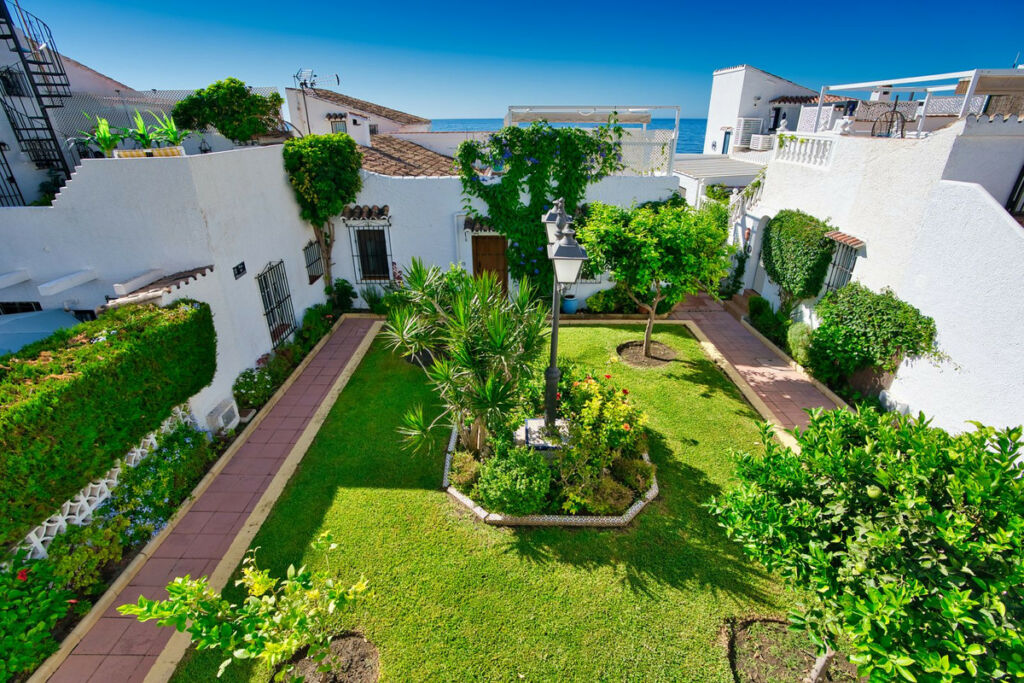 Semi-Detached House Estepona Málaga - image 6