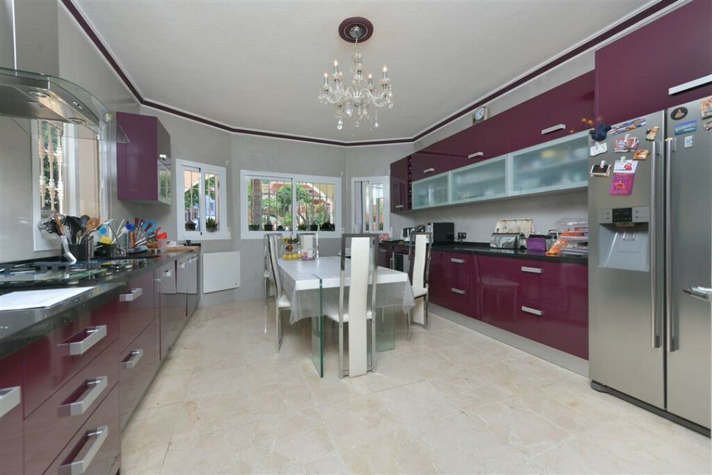 Detached Villa Alhaurín de la Torre Málaga - image 5