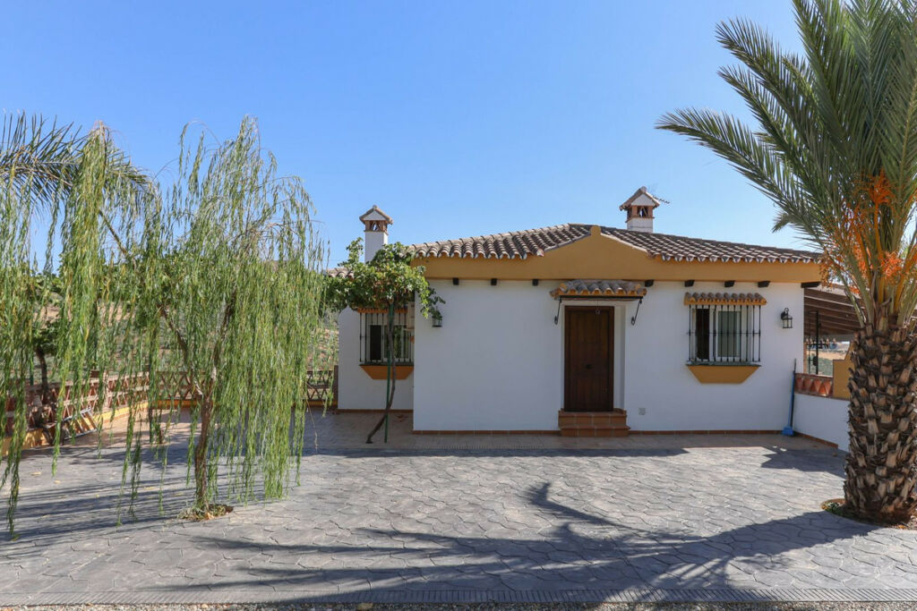 Detached Villa Guaro Málaga - image 6