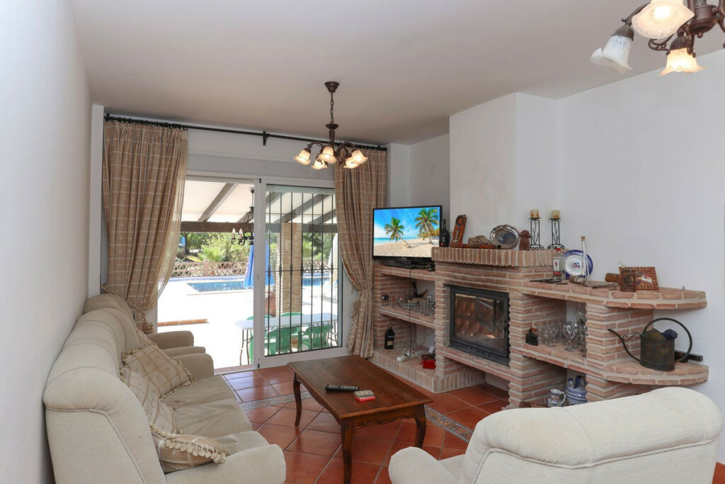 Detached Villa Guaro Málaga - image 7