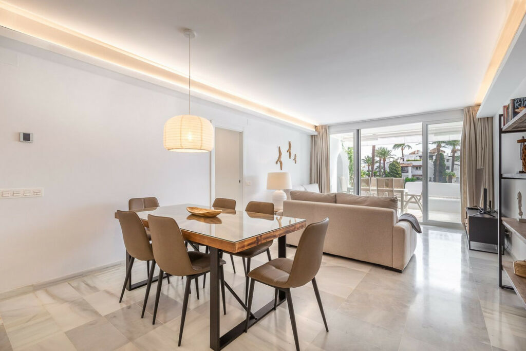 Middle Floor Apartment Estepona Málaga - image 6
