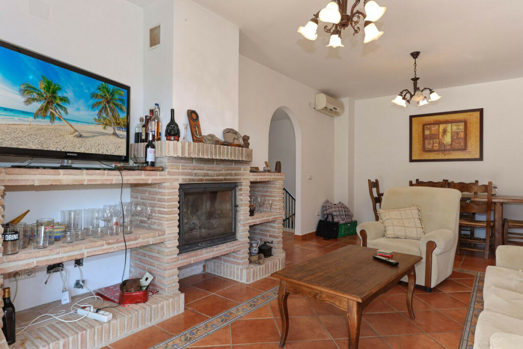 Detached Villa Guaro Málaga - image 8