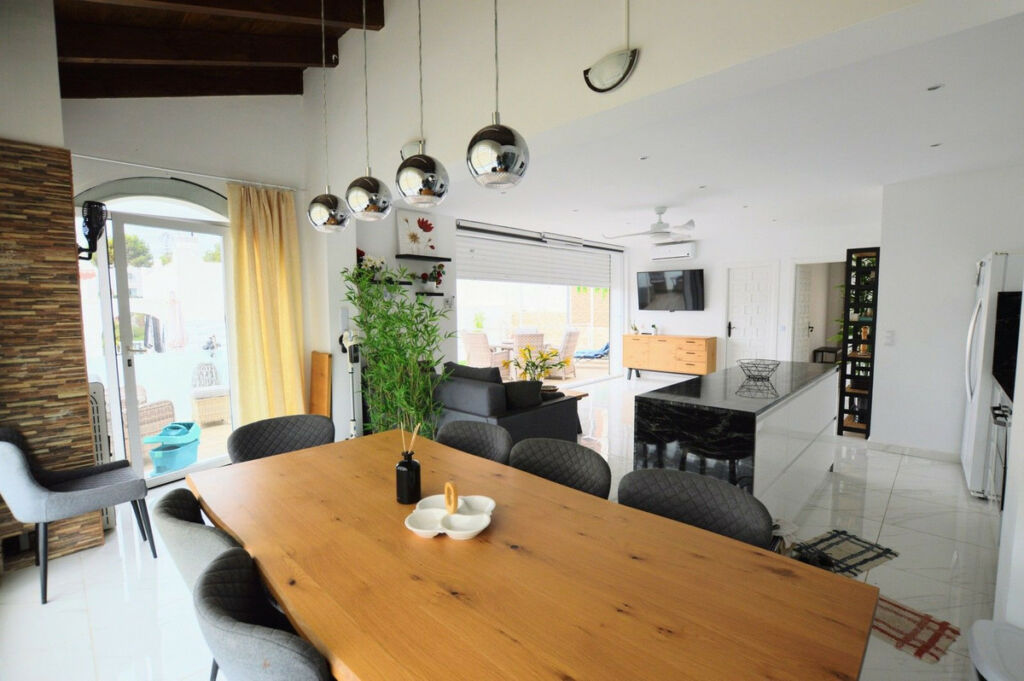 Detached Villa Villamartin Alicante - image 8
