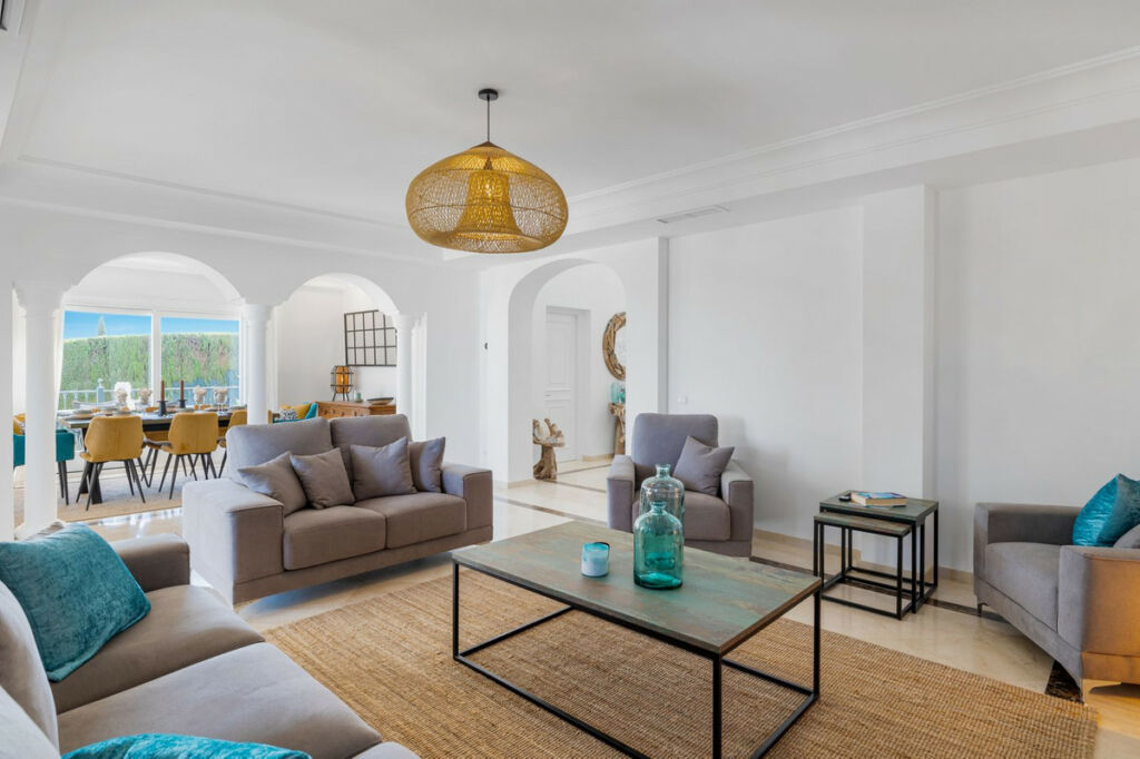 Detached Villa Benahavís Málaga - image 8