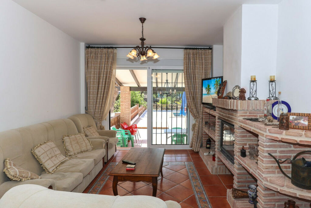 Detached Villa Guaro Málaga - image 10