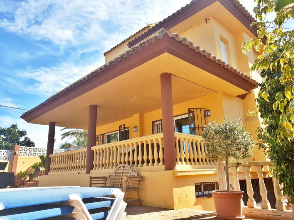 Detached Villa Nueva Andalucía Málaga - image 9