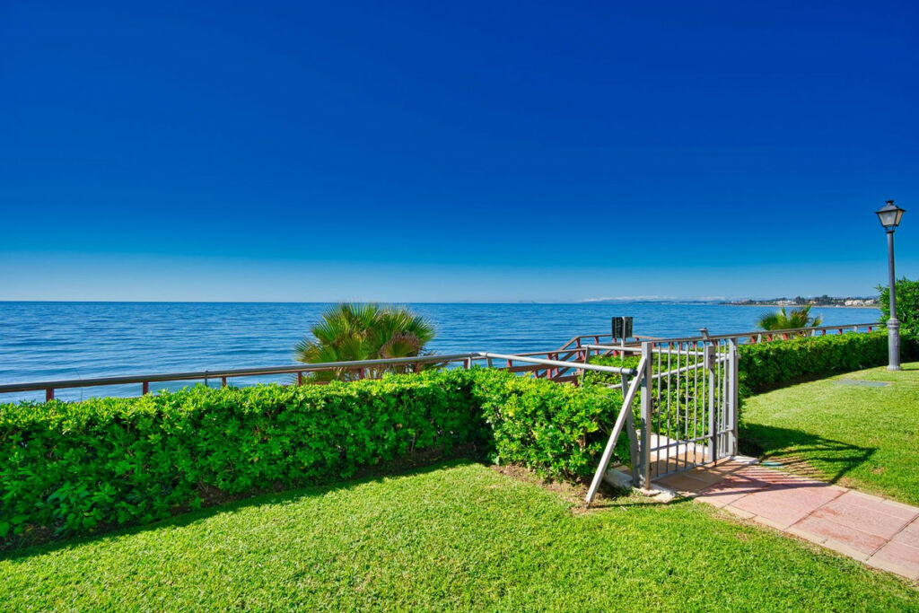Semi-Detached House Estepona Málaga - image 9
