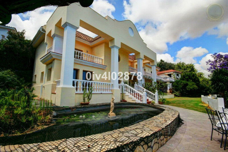Detached Villa Benalmadena Pueblo Málaga