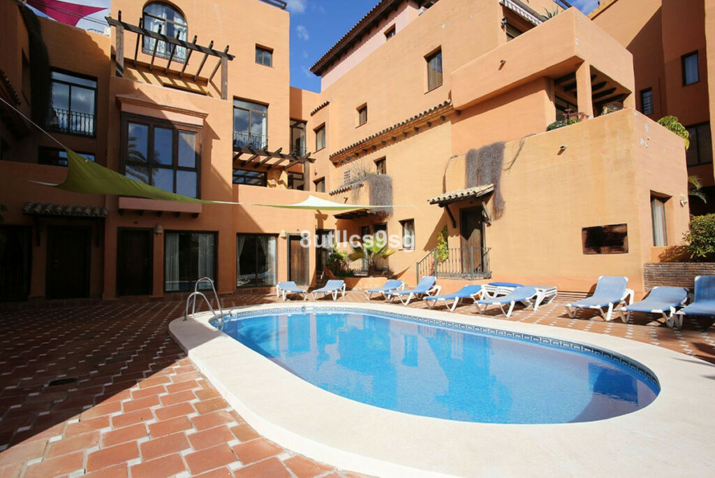 Middle Floor Apartment Estepona Málaga