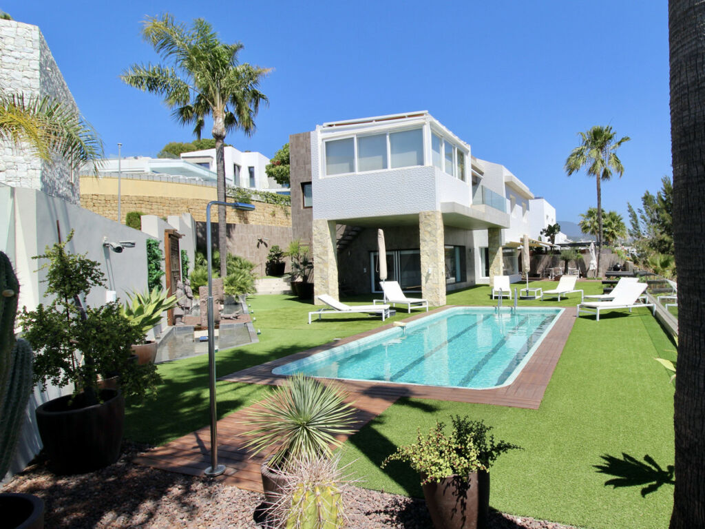 Detached Villa Benahavís Málaga - image 2