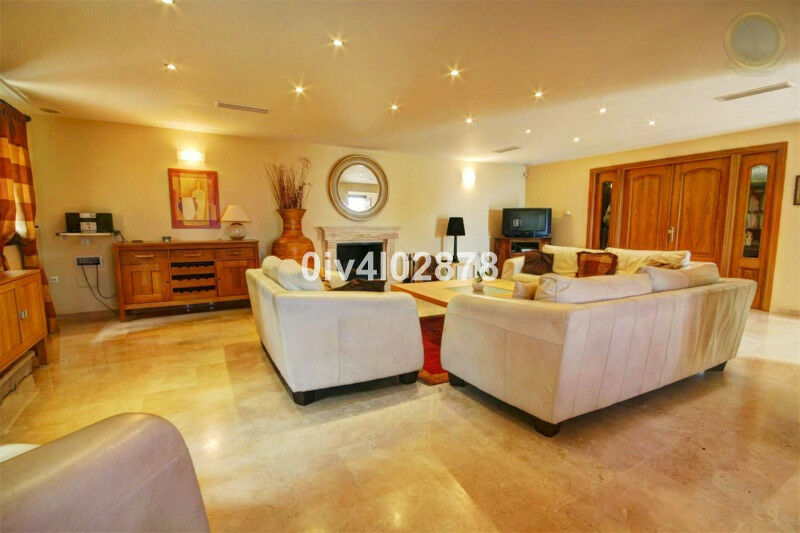 Detached Villa Benalmadena Pueblo Málaga - image 10