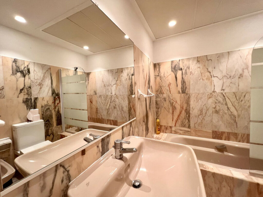 Middle Floor Apartment Fuengirola Málaga - image 10