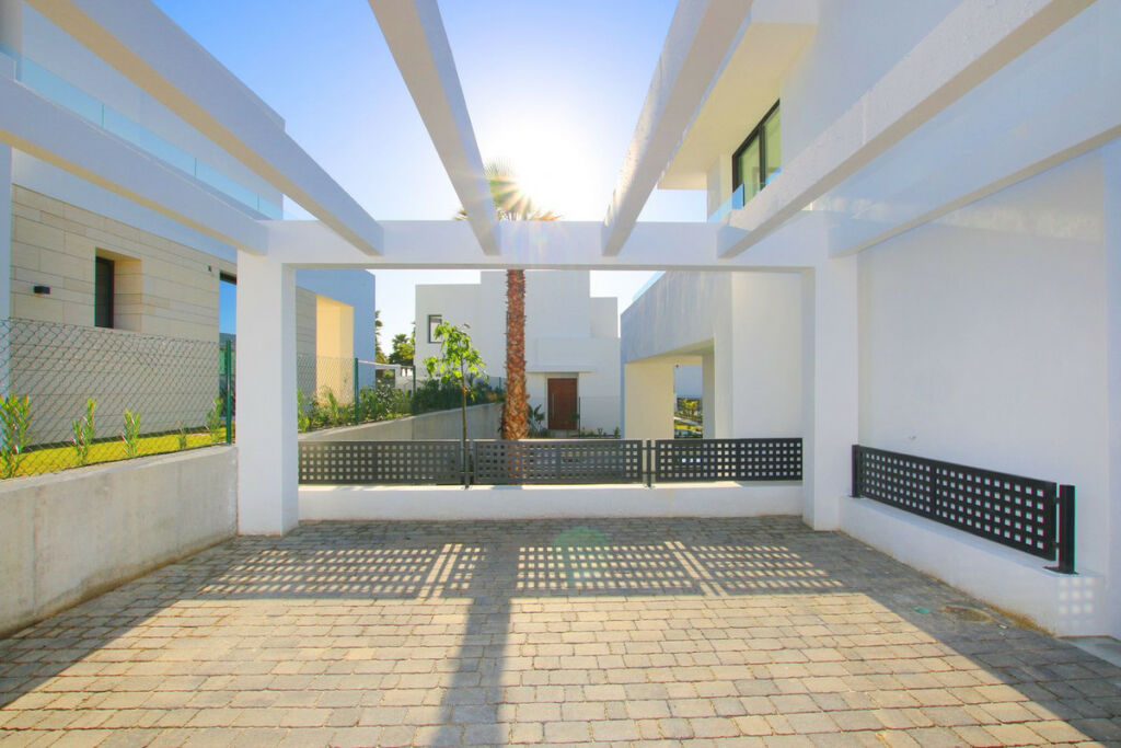 Detached Villa Río Real Málaga - image 11