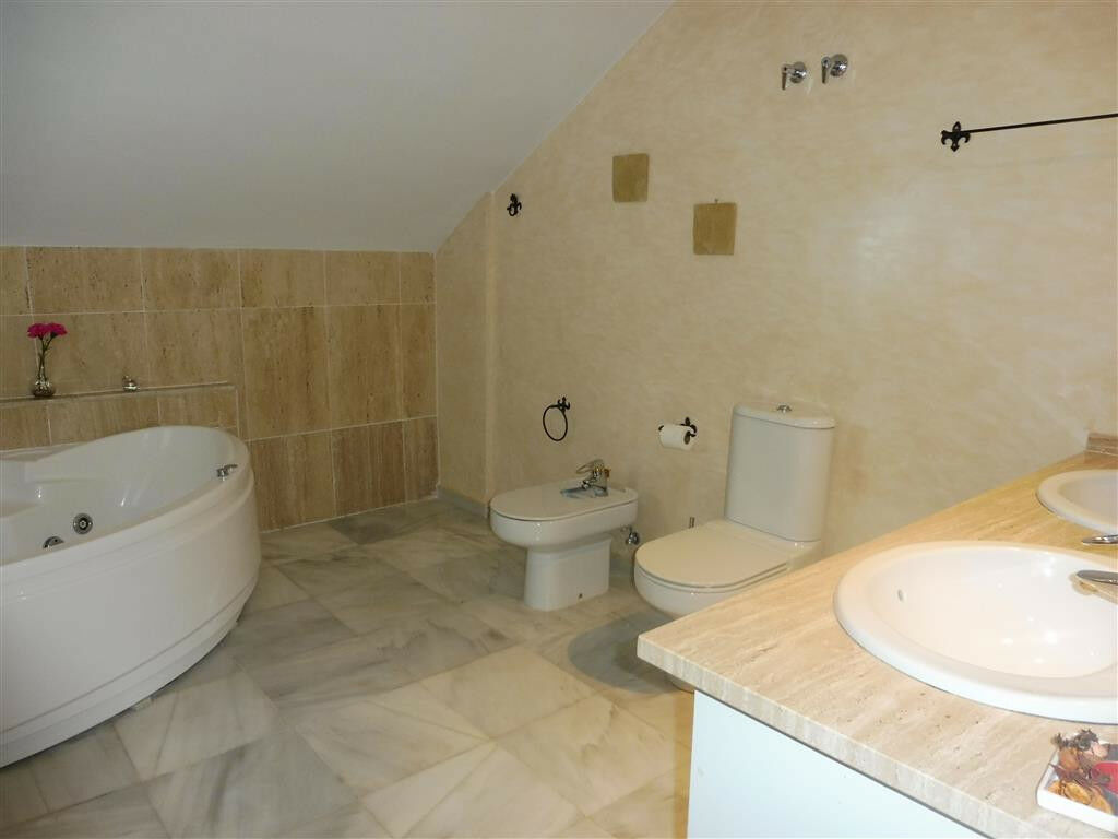 Townhouse The Golden Mile Málaga - image 10