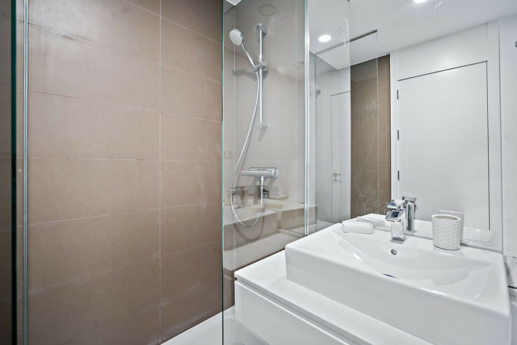Middle Floor Apartment Cancelada Málaga - image 11