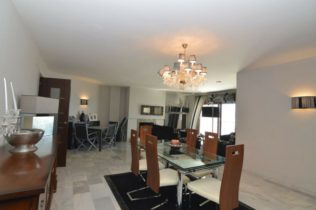 Middle Floor Apartment Puerto Banús Málaga - image 11