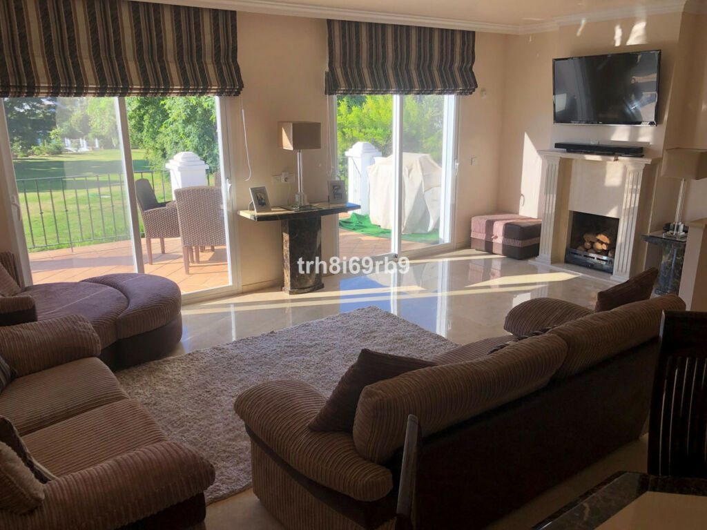 Detached Villa Benamara Málaga - image 11