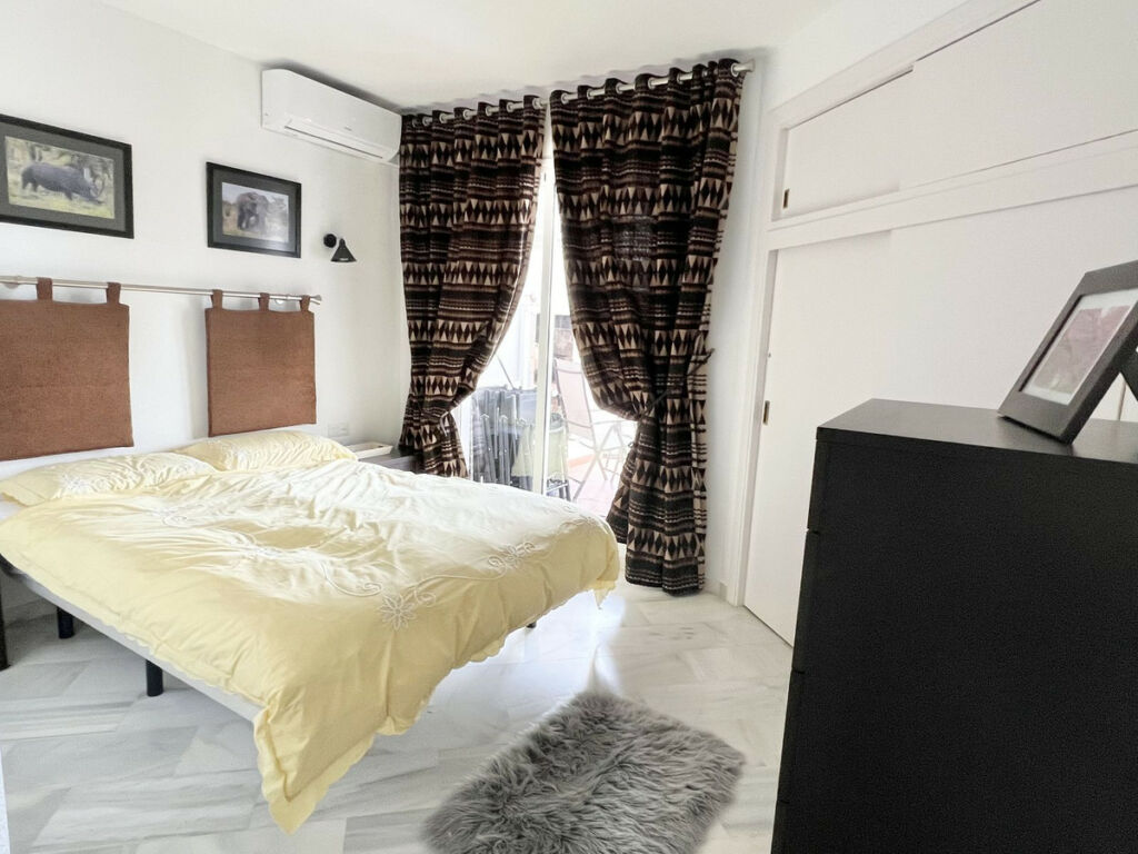 Middle Floor Apartment Calahonda Málaga - image 12