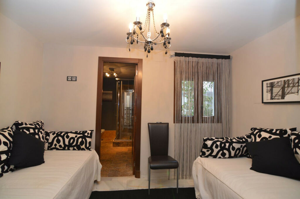 Middle Floor Apartment Puerto Banús Málaga - image 12