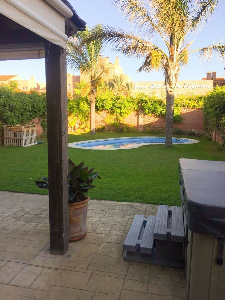 Semi-Detached House Estepona Málaga - image 9