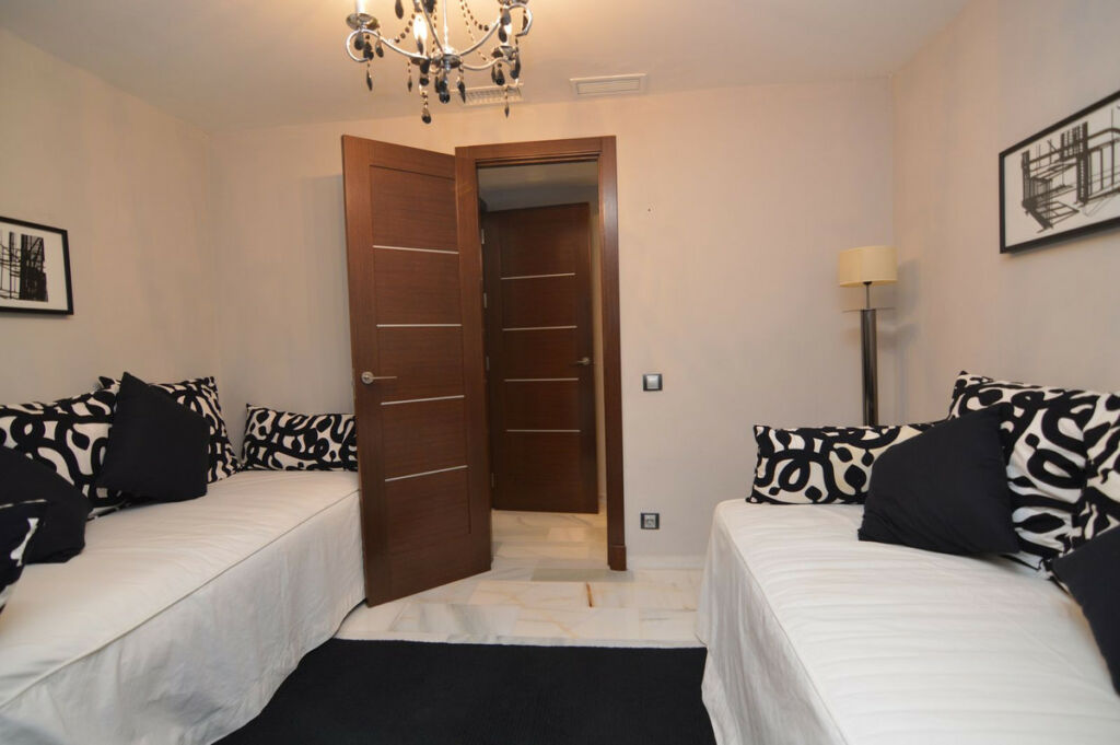 Middle Floor Apartment Puerto Banús Málaga - image 14