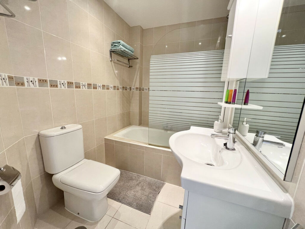 Middle Floor Apartment Calahonda Málaga - image 14