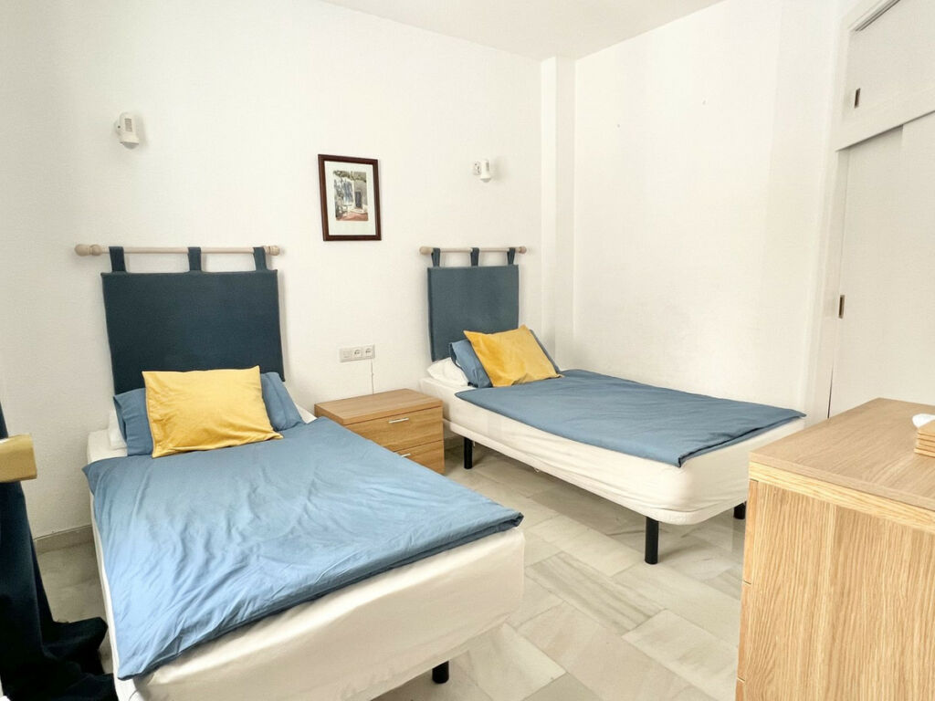 Middle Floor Apartment Calahonda Málaga - image 15